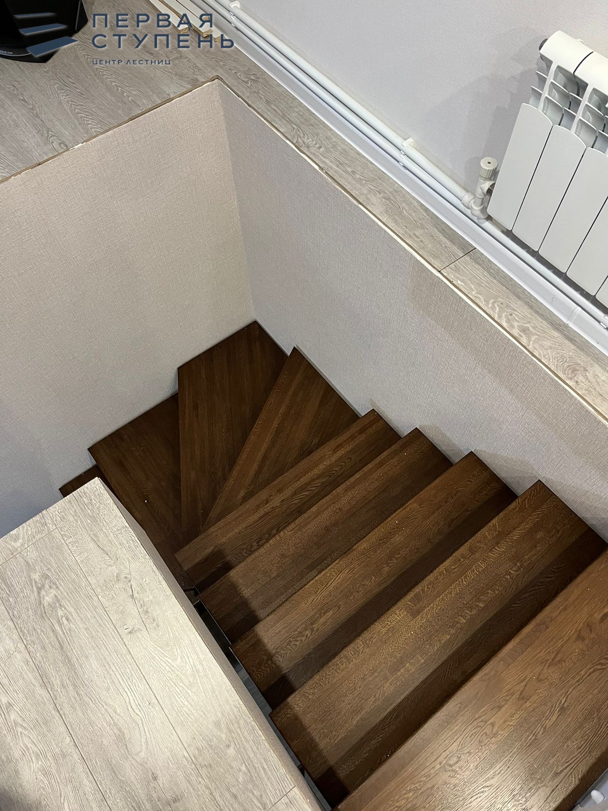 Забежная лестница на монокосоуре